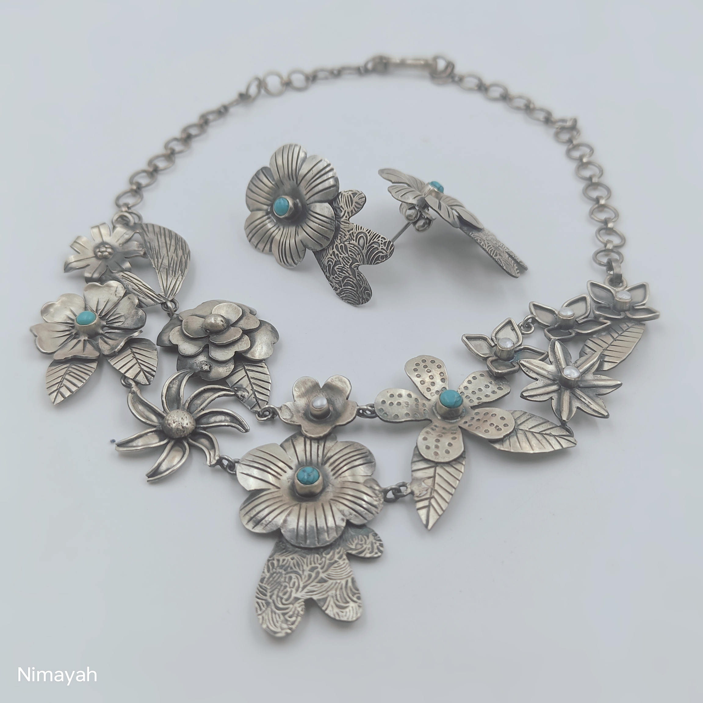 Embrace Elegance: The Flower Necklace Revolutionizing Silver Jewelry