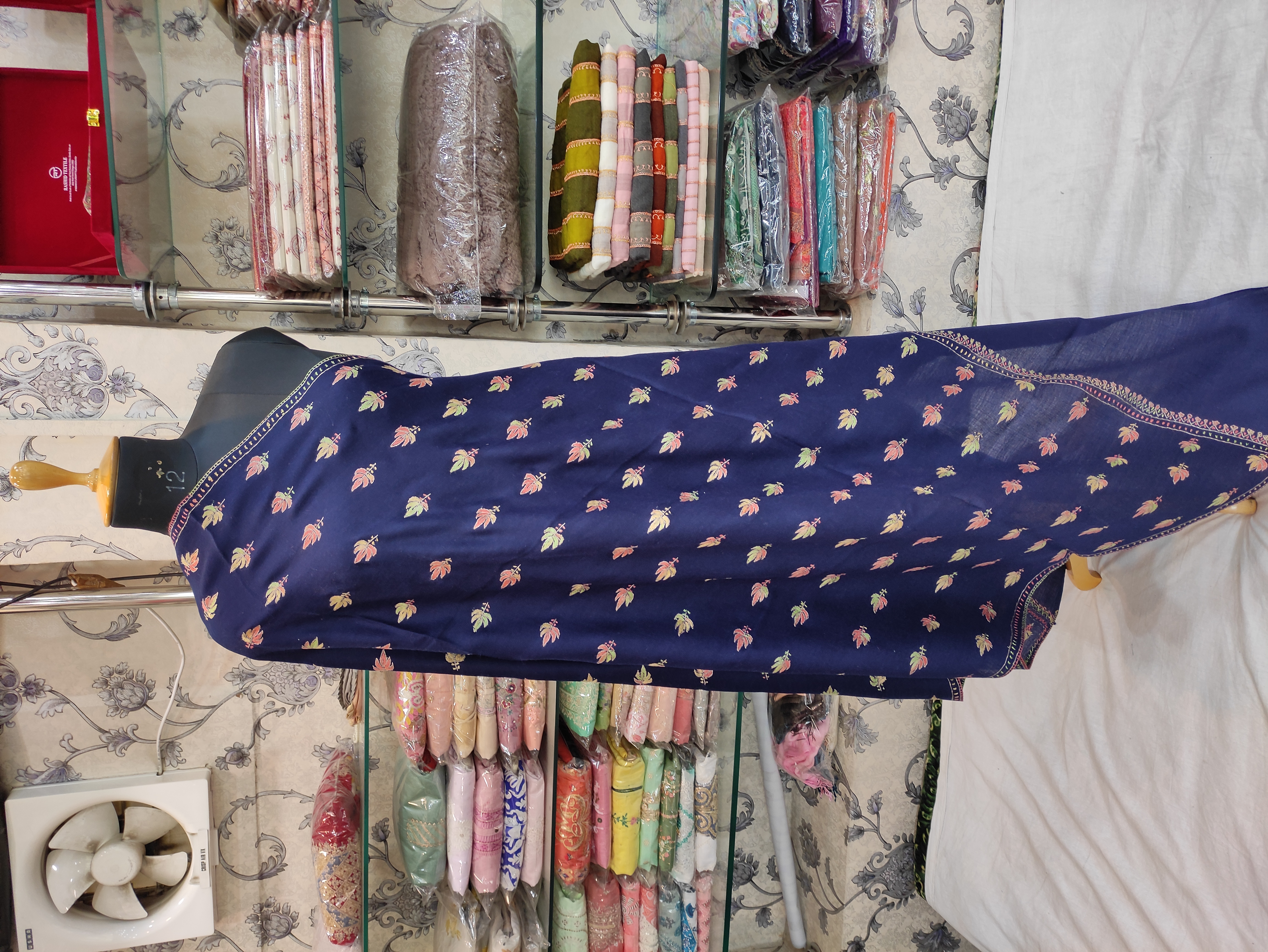 The Timeless Elegance of Semi-Pashmina Hand Jaali: A Tale of Comfort and Style