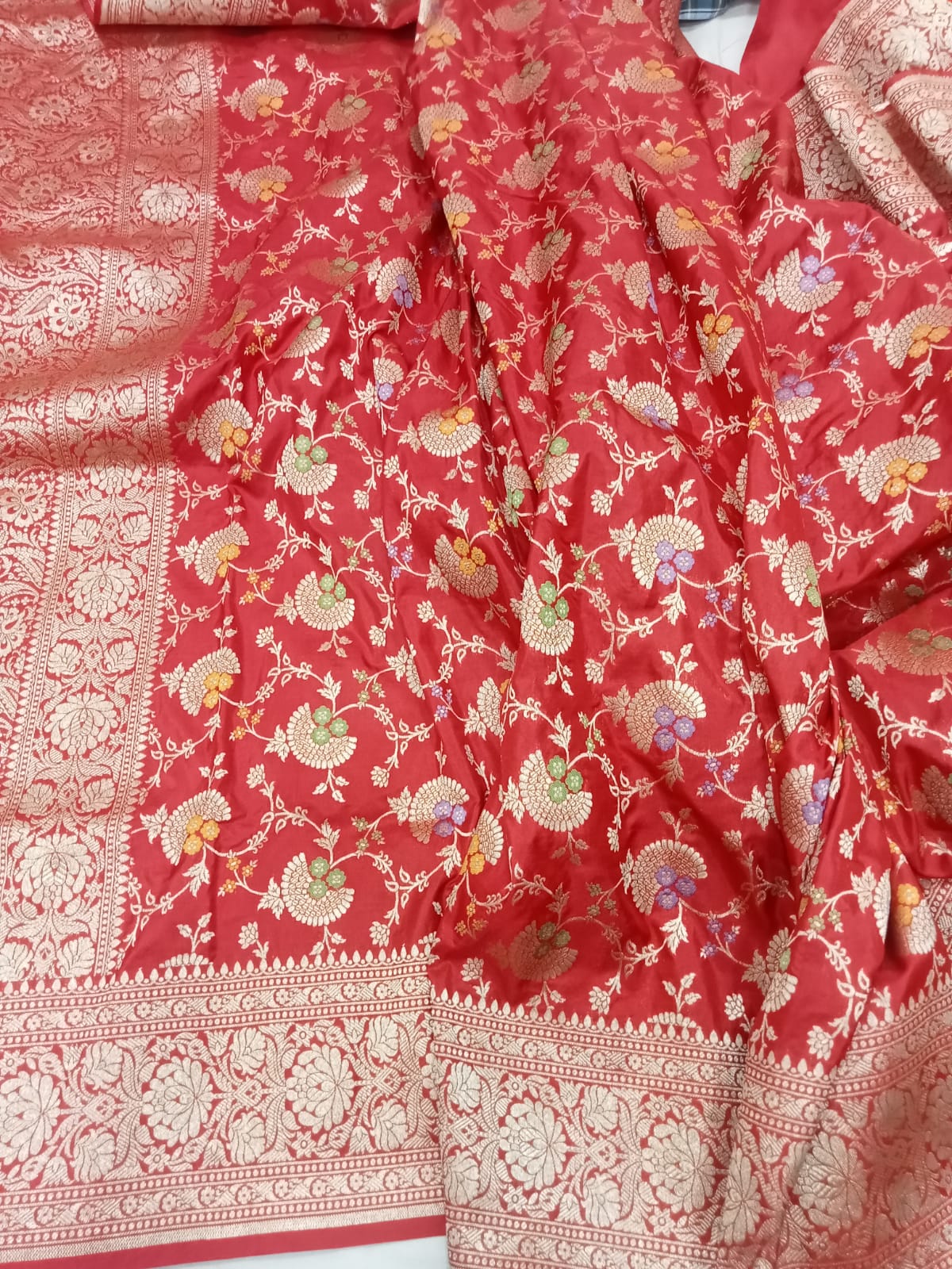 Transform Your Elegance: The Timeless Beauty of the Red Banarasi Saree