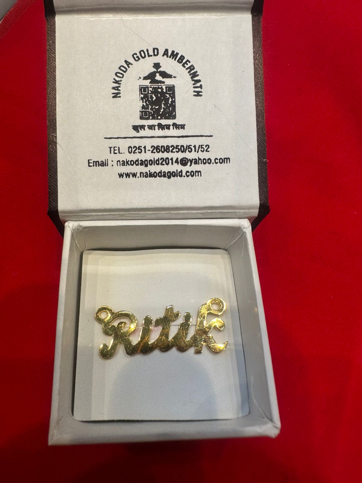 A Personalized Touch: The Emotional Connection of Name Lockets