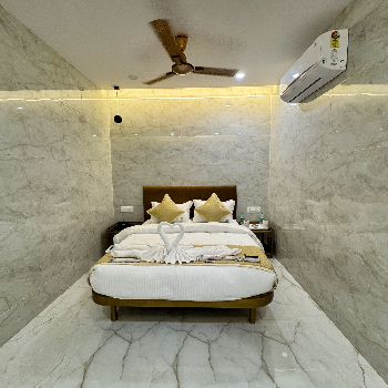 Finding Comfort and Convenience: A Journey with Deluxe AC Rooms