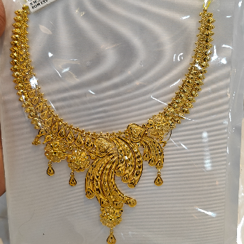 The Golden Necklace: A Timeless Solution for Every Occasion