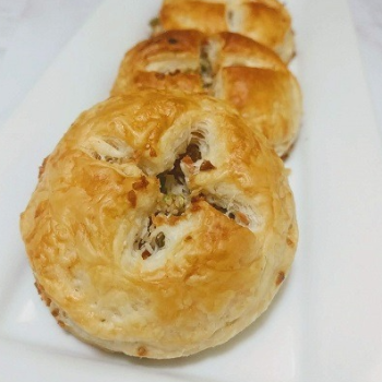 From Cravings to Contentment: How Coconut Puffs Meet Meera's Snack Dilemma