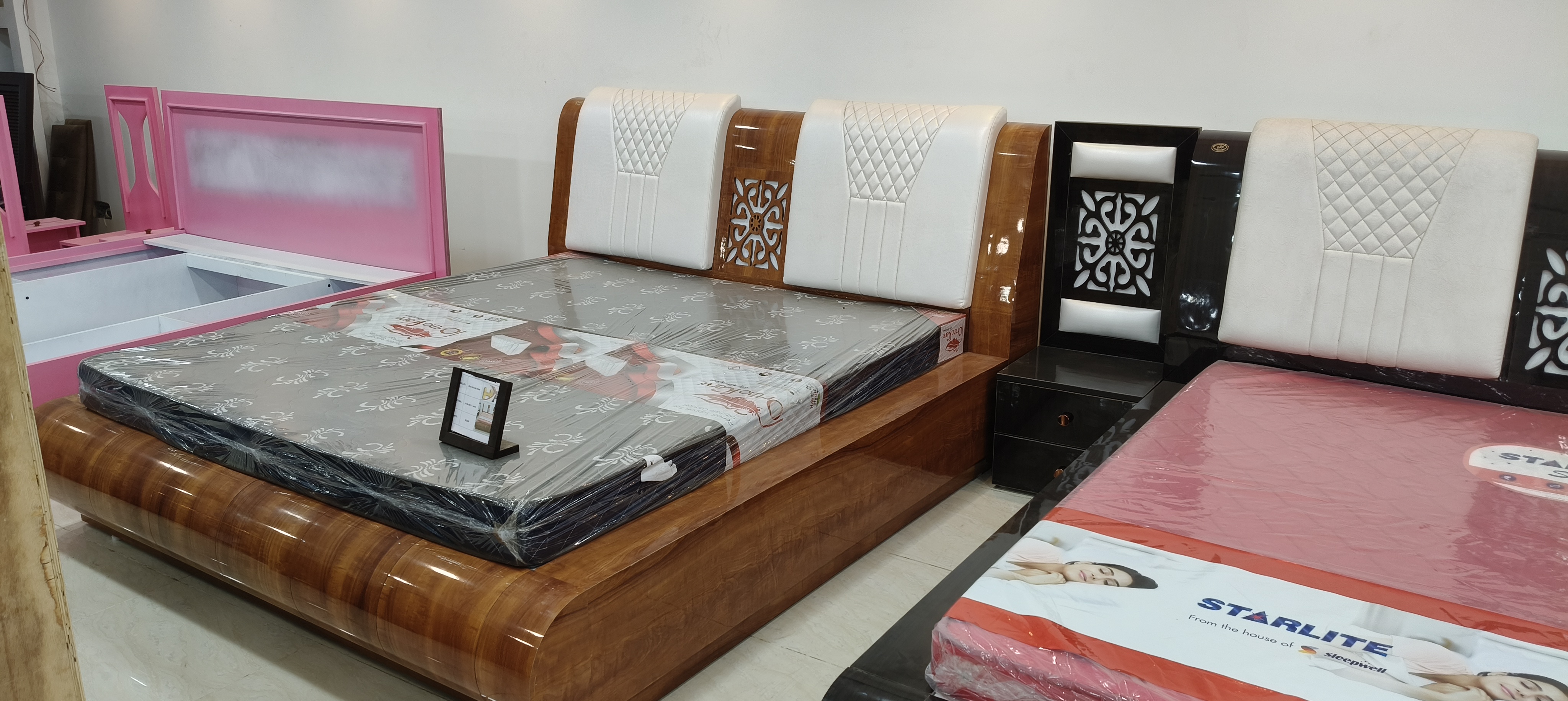 Transform Your Living Space: The Perfect Blend of Style and Functionality with Our Bed Diwan
