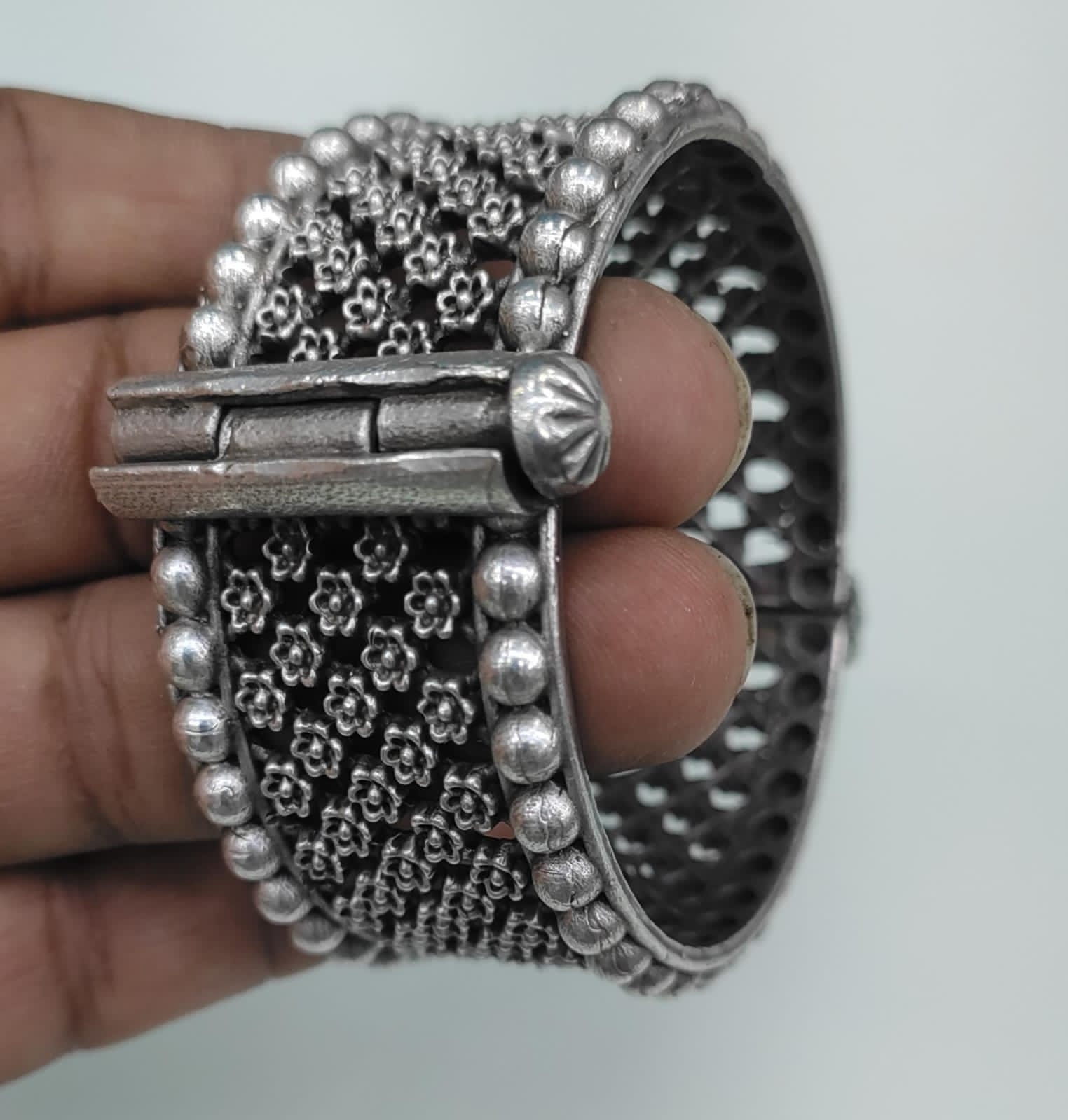 Embrace Elegance: Transform Your Style with Beautiful Bracelets & Bangles