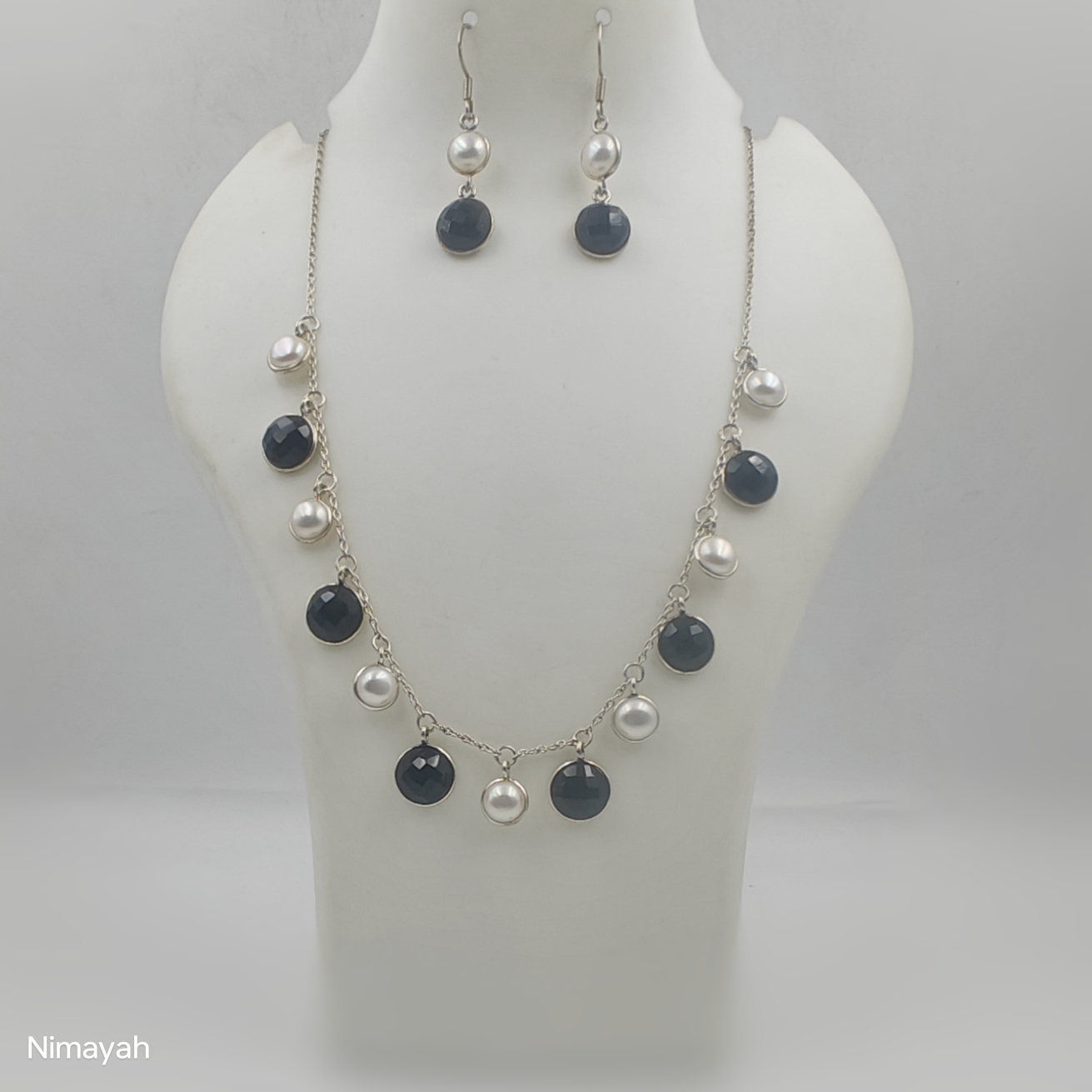 Embrace Elegance: The Black & White Necklace for the Modern Indian Woman