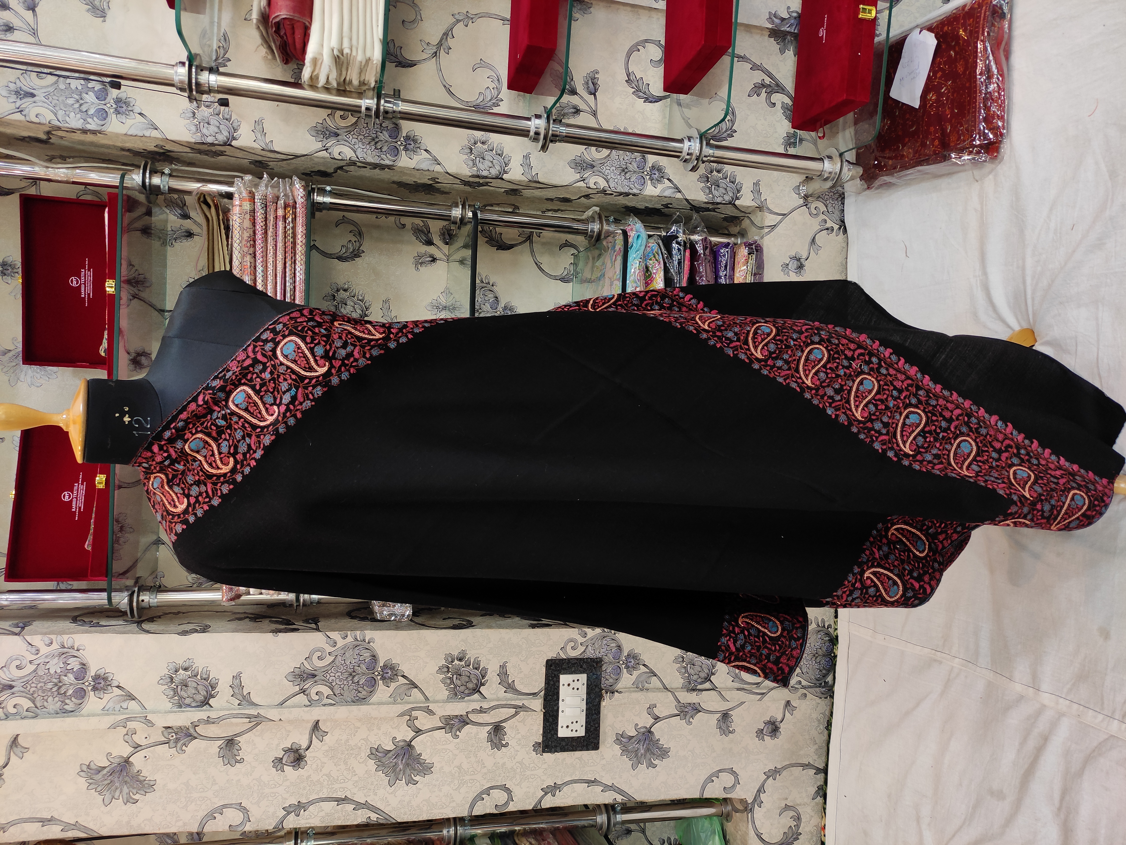 Embrace Elegance: Discover the Magic of Semi-Pashmina Shawls