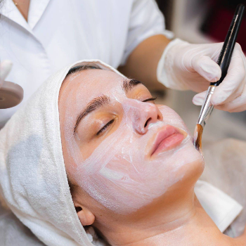 Embrace Radiance: How Aroma Skin Lightening Facial Transformed Shalini's Confidence