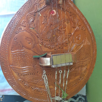 SUNDARAPANDIAN PANDIDURAI - Embracing Tradition and Harmony: The Saraswati Joint Carving Veena in Thanjavur