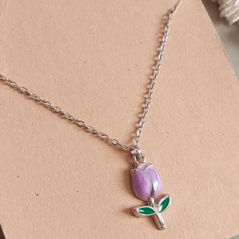 HAMNAYA HANDICRAFT - Discover the Perfect Blend of Tradition and Modern Elegance with Our Floral Pendant Necklace in Jaipur