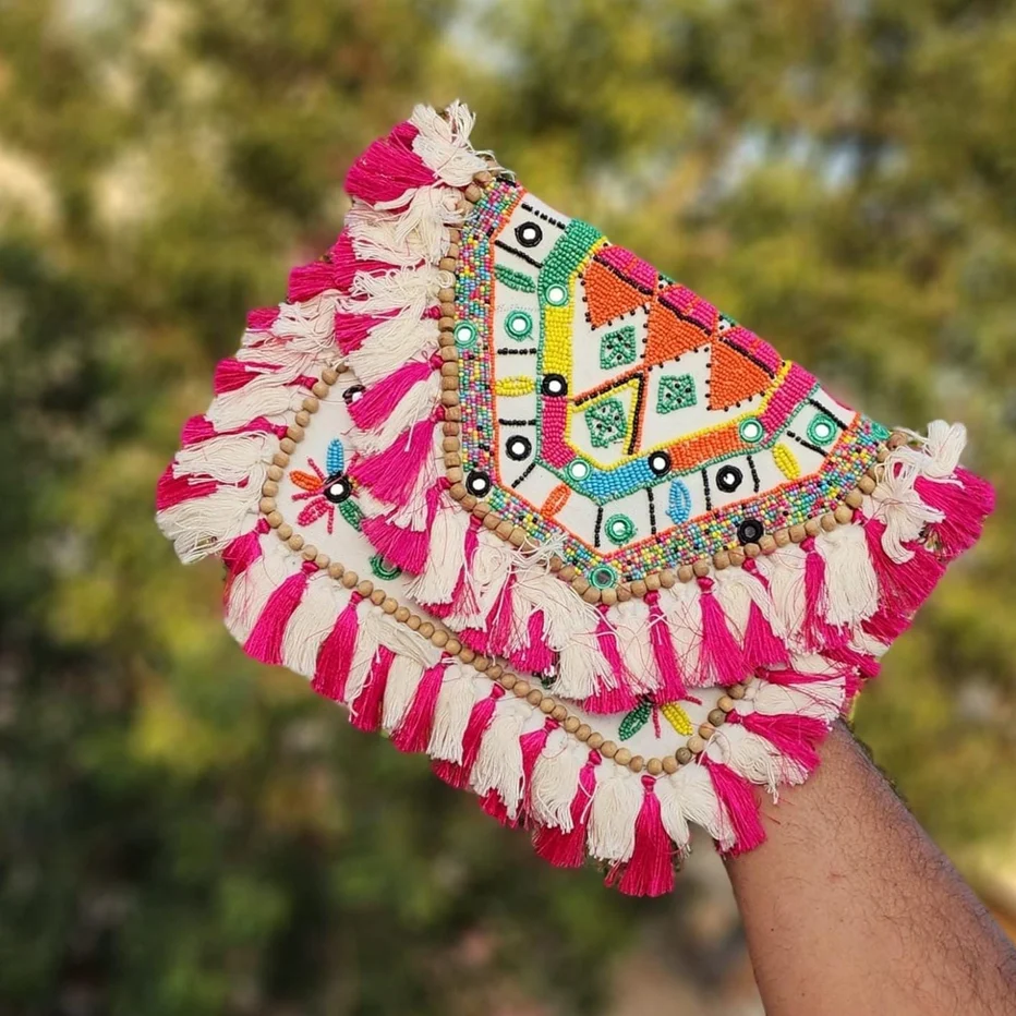 HAMNAYA HANDICRAFT - Embrace Elegance: How a Handmade Antique Boho Bag Transformed Meera's World in Jaipur