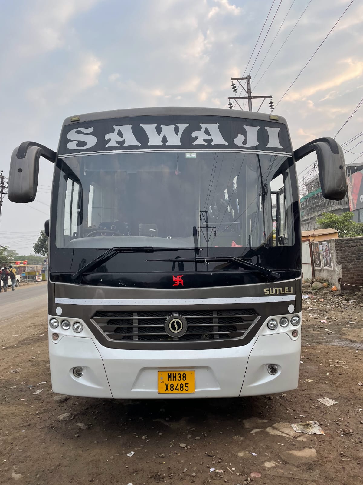 SAWAJI TOURS AND TRAVELS - Luxury on Wheels: Reimagining Travel for India’s Busy Professionals in Hingoli