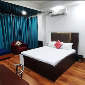 THE PALM SUITES - Experience the Ultimate Comfort: Discover the Superior King Suite in Guwahati