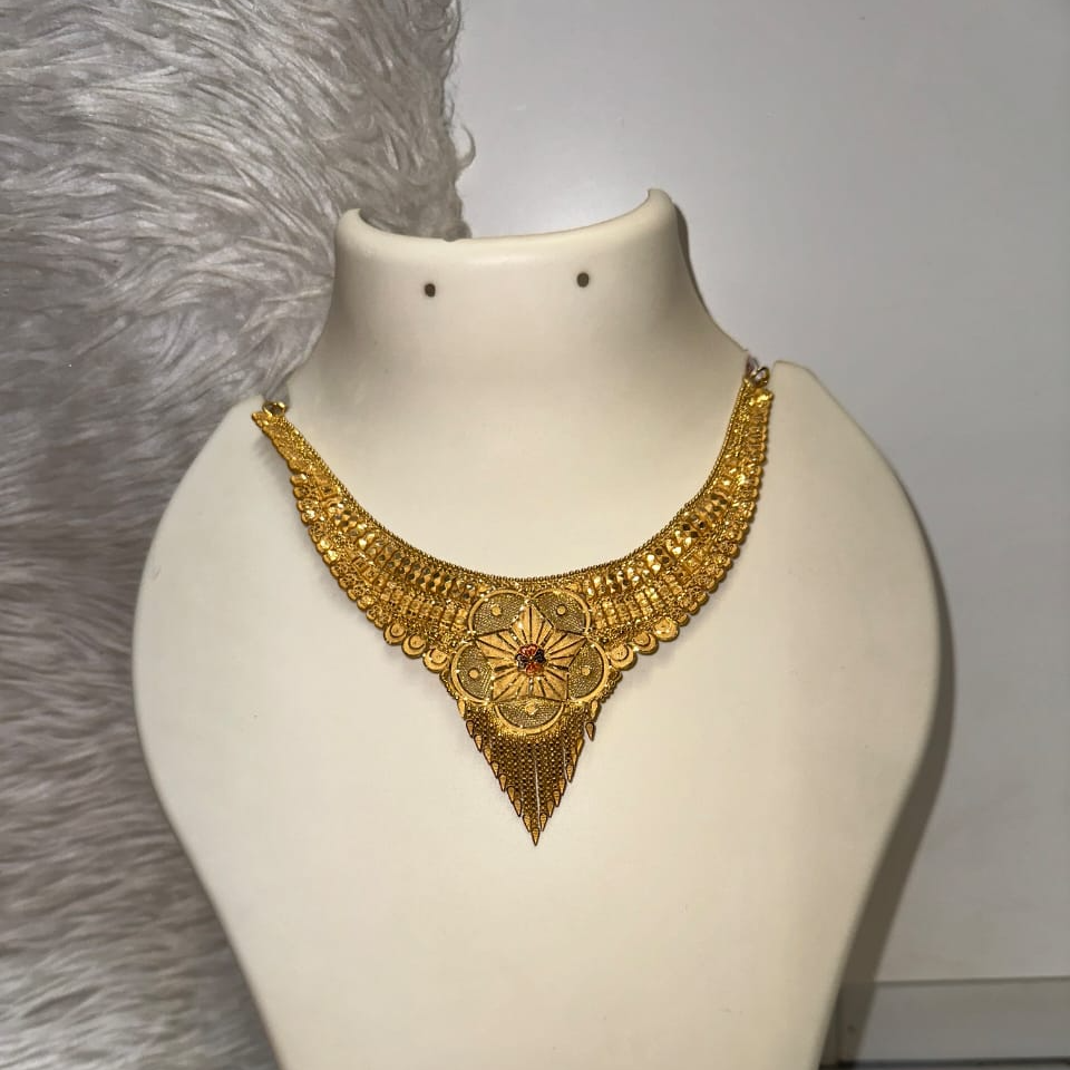 The Timeless Allure of Antique Gold Choker Necklaces: A Story of Tradition and Elegance