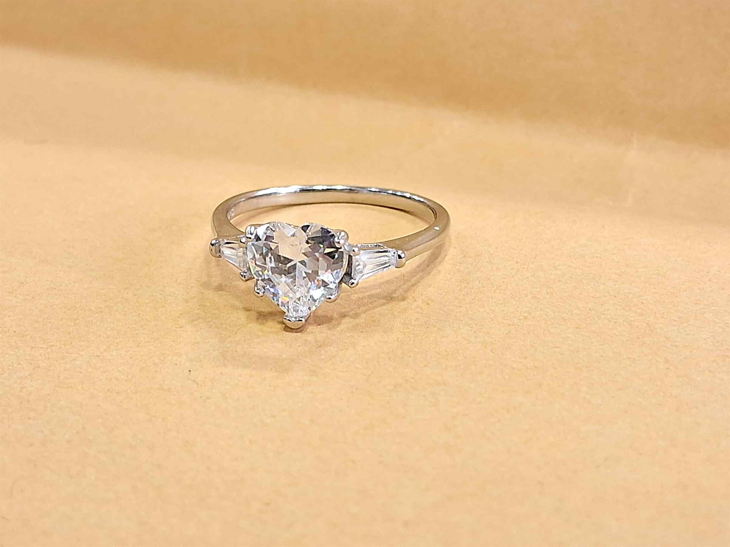 A Timeless Treasure: Discover the Elegance of Silver Rings with Diamond Stones