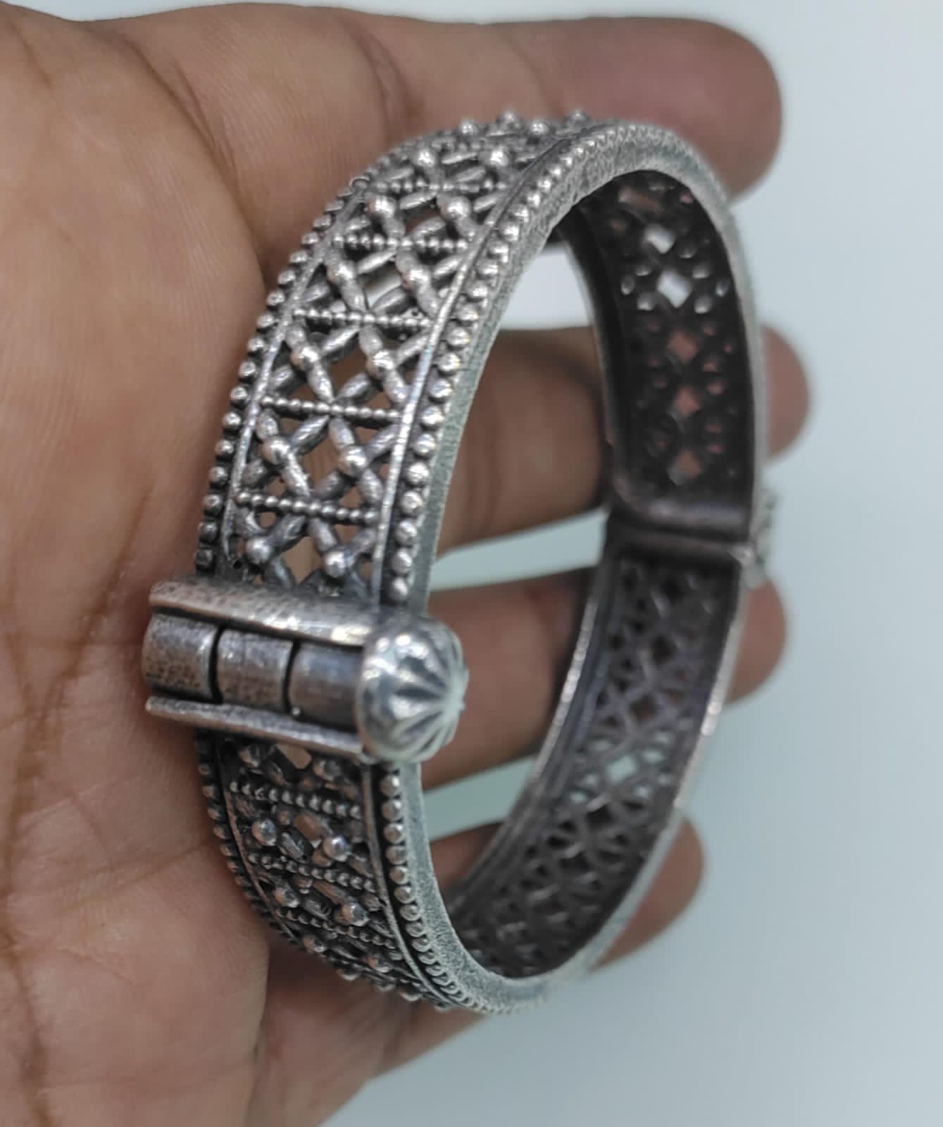 Embrace Elegance: Transform Your Wardrobe with Meghna Novelties' Bracelets and Bangles