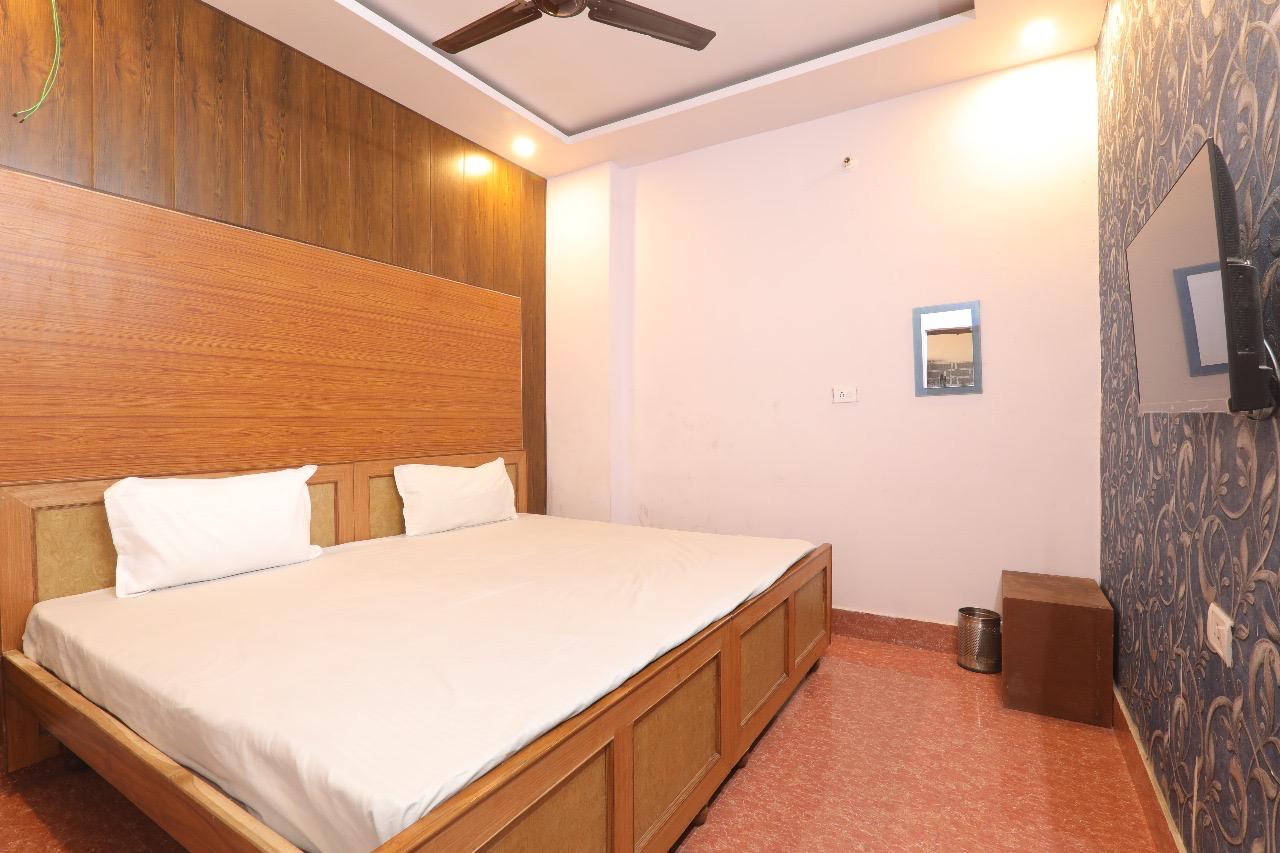 Discover Comfort and Value: The Semi-Classic Non-AC Room Experience
