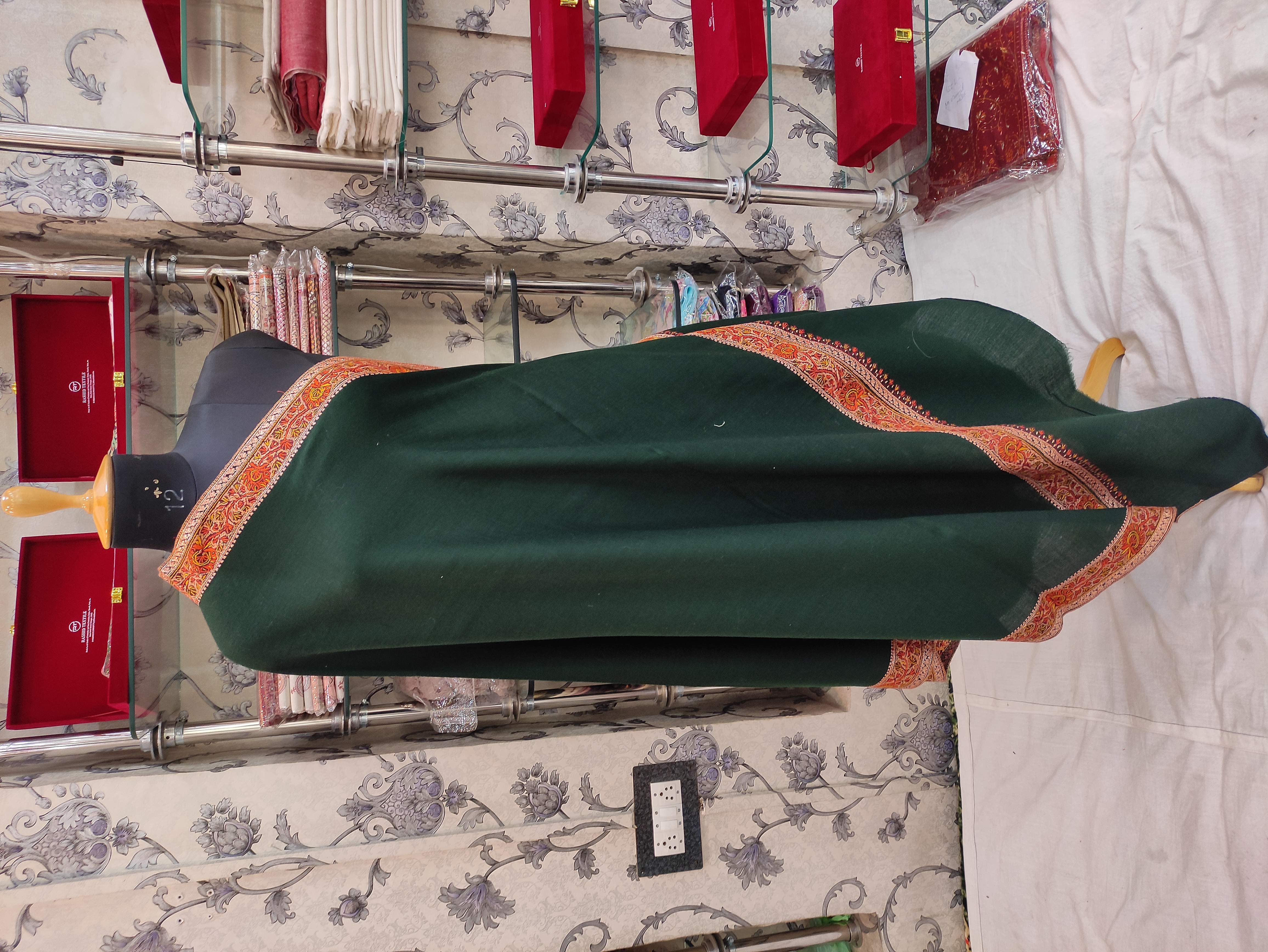Embrace Elegance: How Semi-Pashmina Hand Dor Dar Transforms Lives