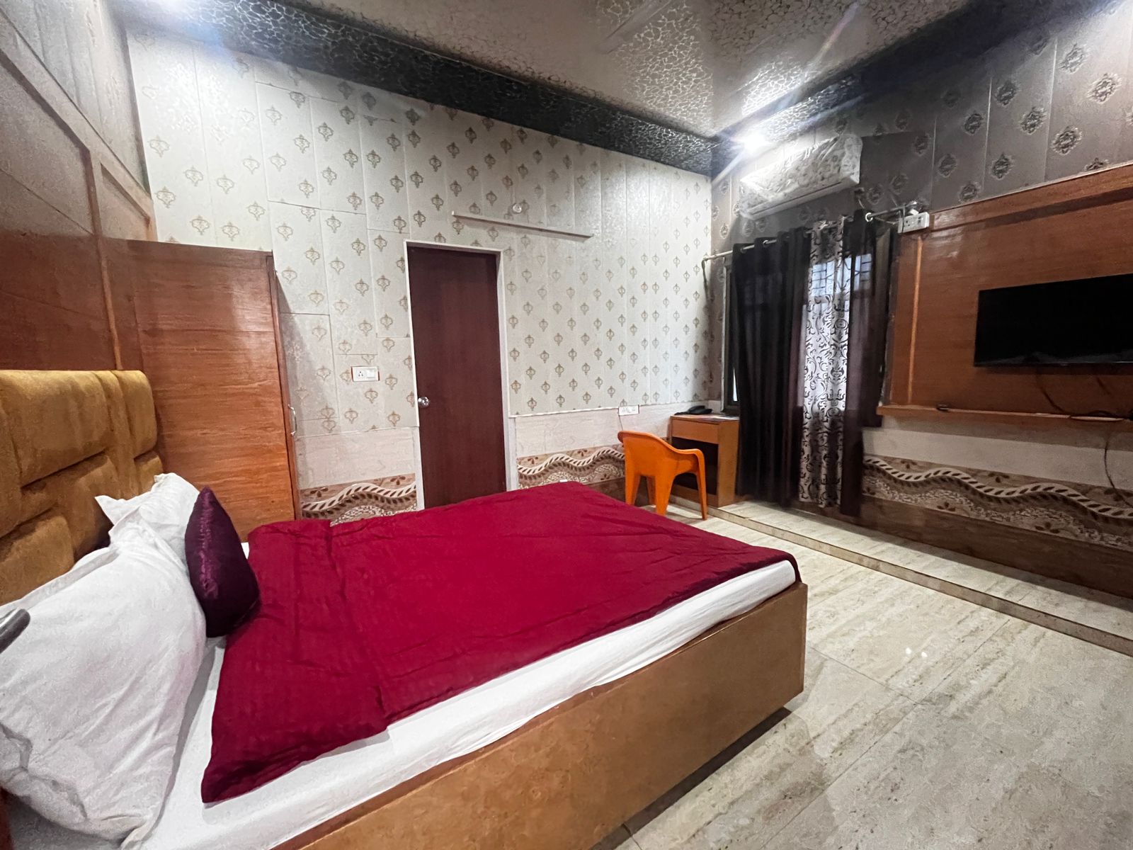 Escape to Comfort: How Super Deluxe AC Rooms Enhance Your Stay