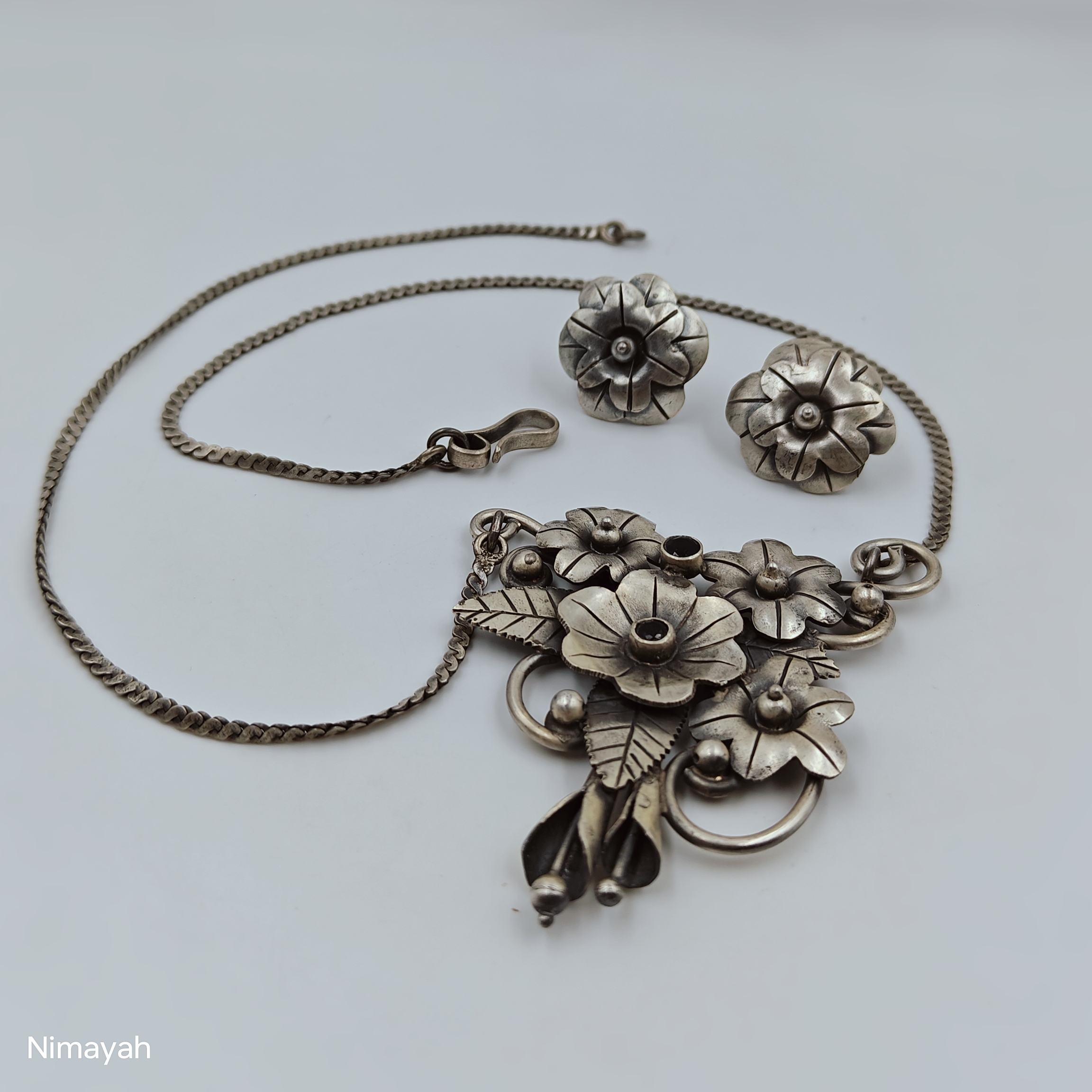 Embrace Tradition and Elegance with the Flower Necklace: A Journey of Rediscovery