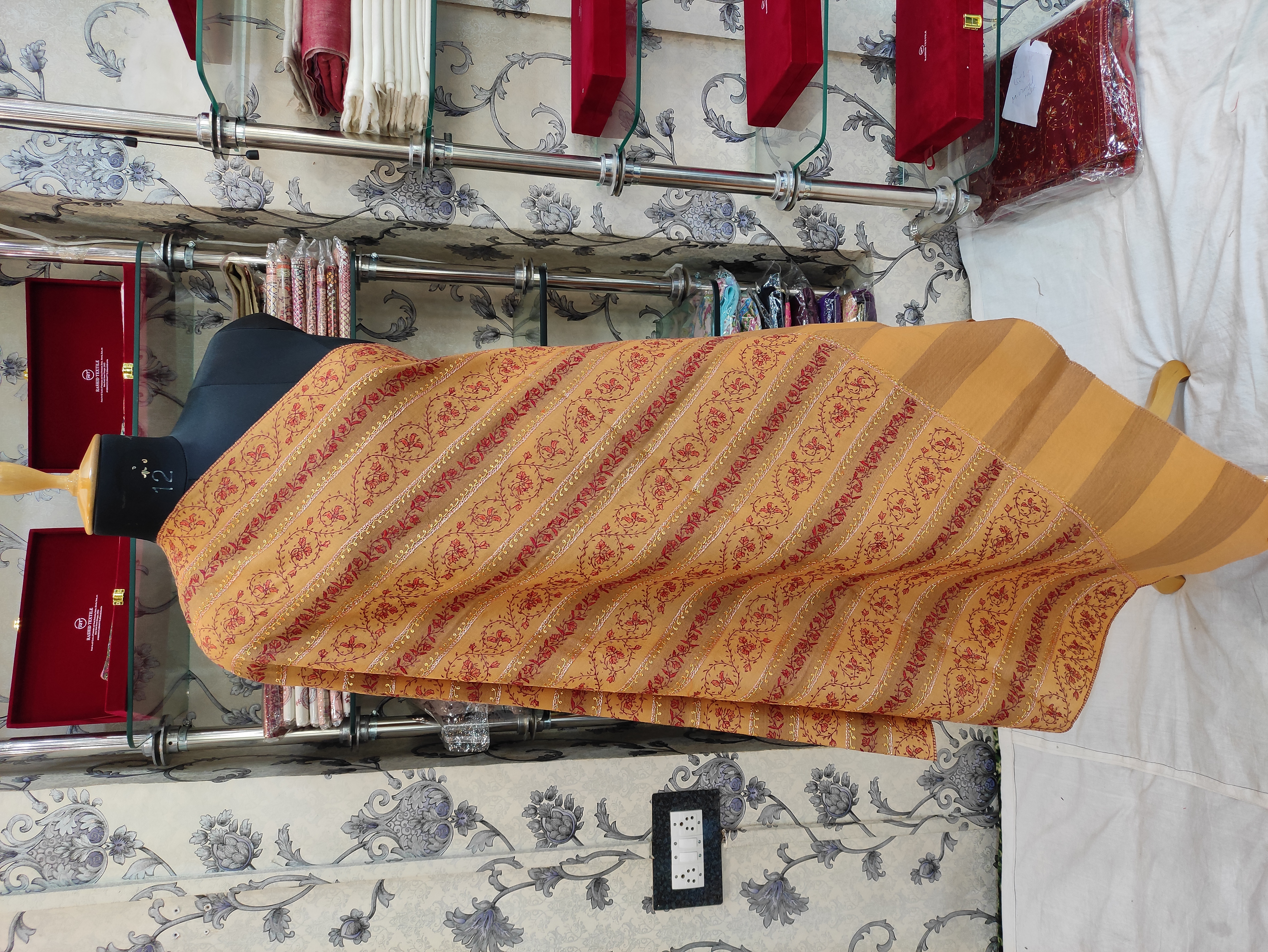 The Elegance of Semi-Pashmina: Embrace Tradition with Modern Grace