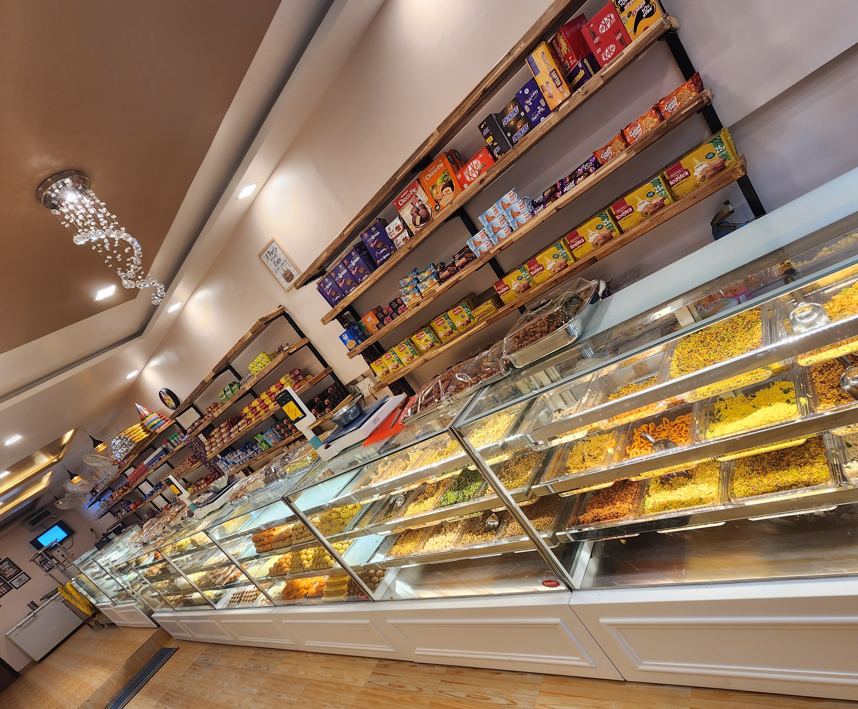 Sri kamatchi sweets and bakery - SRI KAMATCHI SWEETS AND BAKERY in MELMARUVATHUR