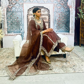 SANGAM SANDHU - SANGAM SANDHU Brown Aari Suit Set in Mullanpur Dakha