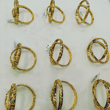 Elegant Gold Bangle for Daily Wear