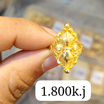Elegant Gold Ring - Classic Everyday Wear Ring