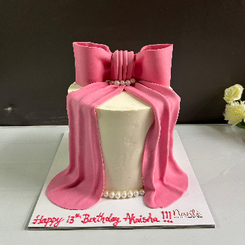NANTE - 1.5kg Customisable Bow Theme Cake in Delhi