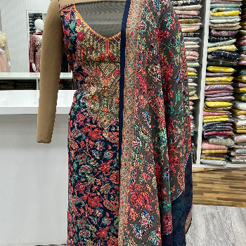 Woollen Kani Printed Ladies Suits Shawl Set displayed in Barwala, showcasing its elegant design and vibrant colors. - Image 2