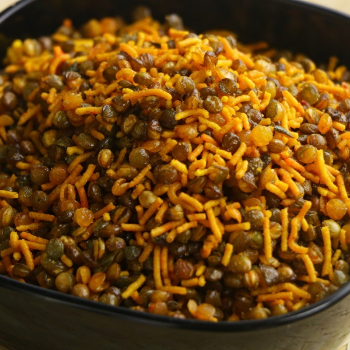 Crispy Mixed Michar snack mix featuring peanuts and cashews, available in Madurai.