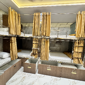 Comfortable bunk beds in male A.C dormitory at Hotel Elliott Inn, Mumbai - Image 1