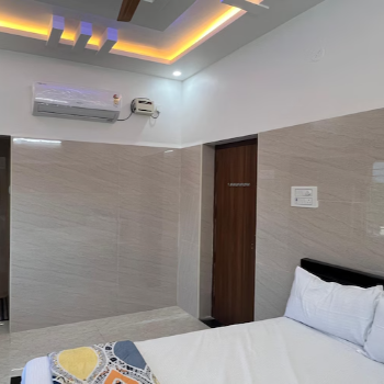 HEMADRI NAIDU CHALLAGUNDLA - Affordable Deluxe Room with AC & Tax Included in Chittoor