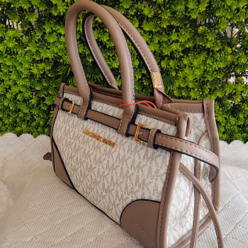 Michael Kors Handbag Elegant Luxury Shoulder Bag - Image 2