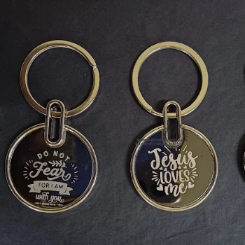Custom Printed Bottles and Key Chains available at LIVE VISIONS in Salem, showcasing vibrant designs and quality materials. - Image 2