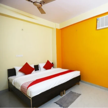 A DIAMOND RESIDENCY GUEST HOUSE - Classic Room in Greater Noida - A Diamond Residency in Greater Noida