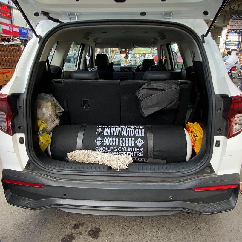 Kia Carens with LOVATO CNG kit installed at M V AUTO GAS in Jamshedpur - Image 1