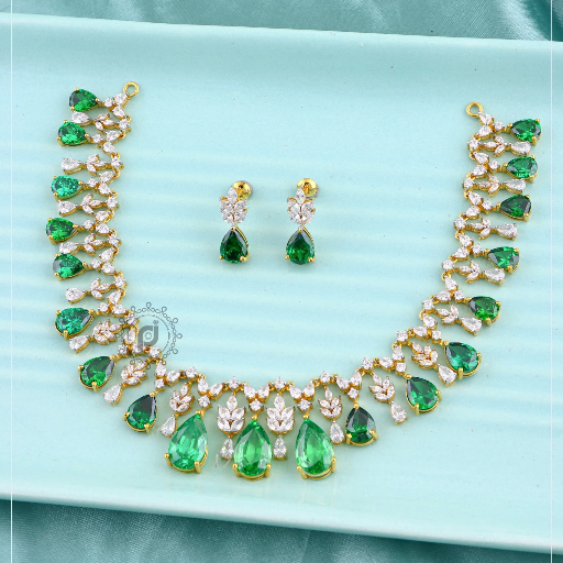 Emerald Necklace in Sirohi - 18K Gold
