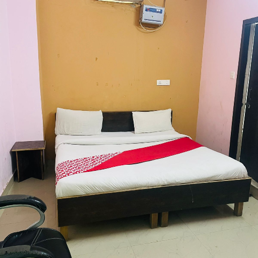 A DIAMOND RESIDENCY GUEST HOUSE - None AC Room in Greater Noida in Greater Noida