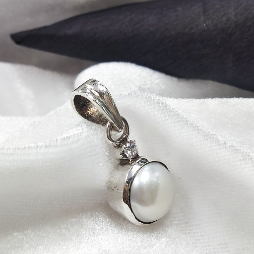 Exquisite Pearl Silver Pendant for Energy