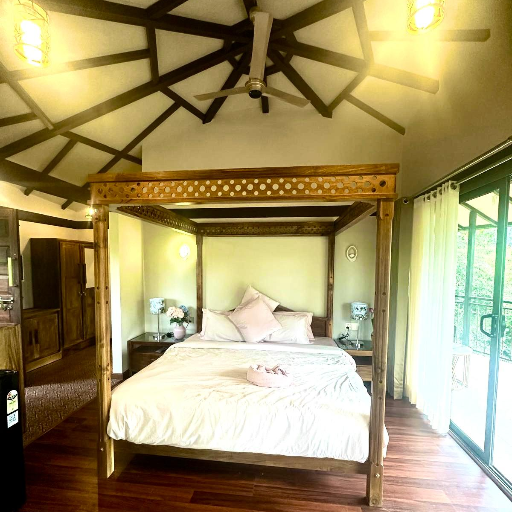 PUGMARKS JUNGLE LODGE - Treehouse Honeymoon Suite with Jacuzzi in Wayanad in WAYANAD