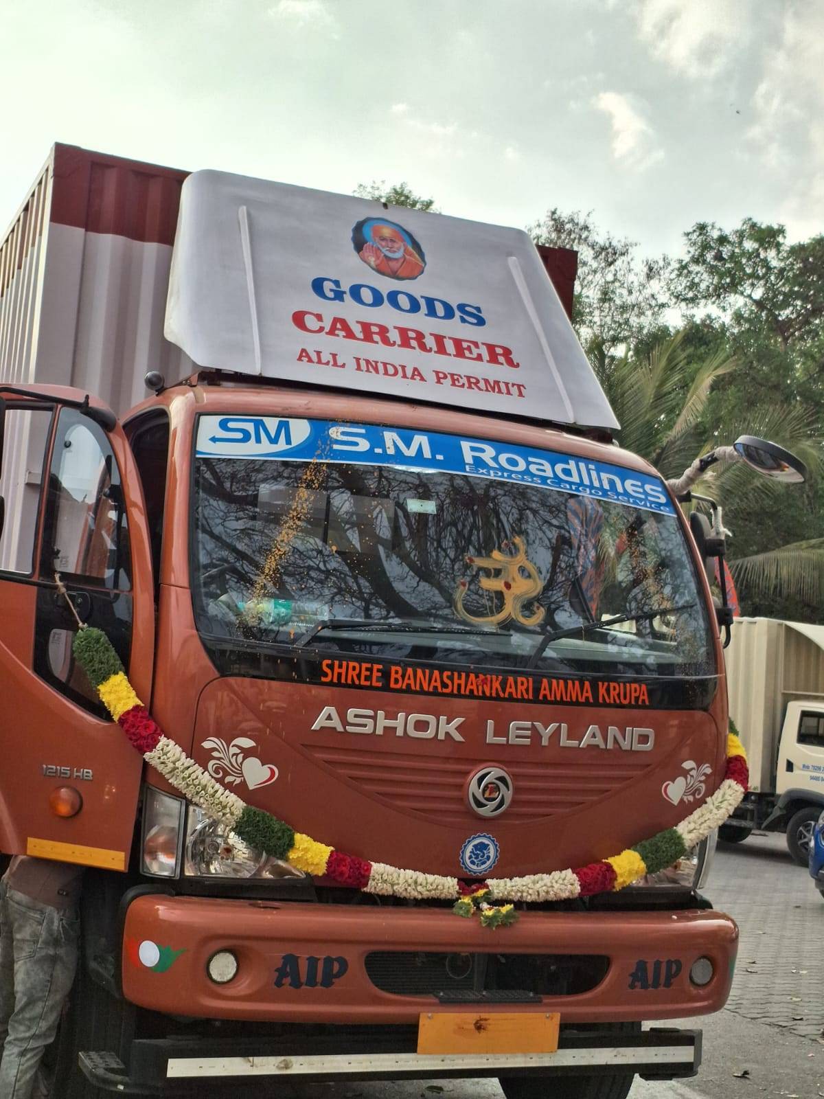 Ashok Leyland goods carrier showcasing its robust design and capacity for heavy-duty transport in Bengaluru, suitable for var
