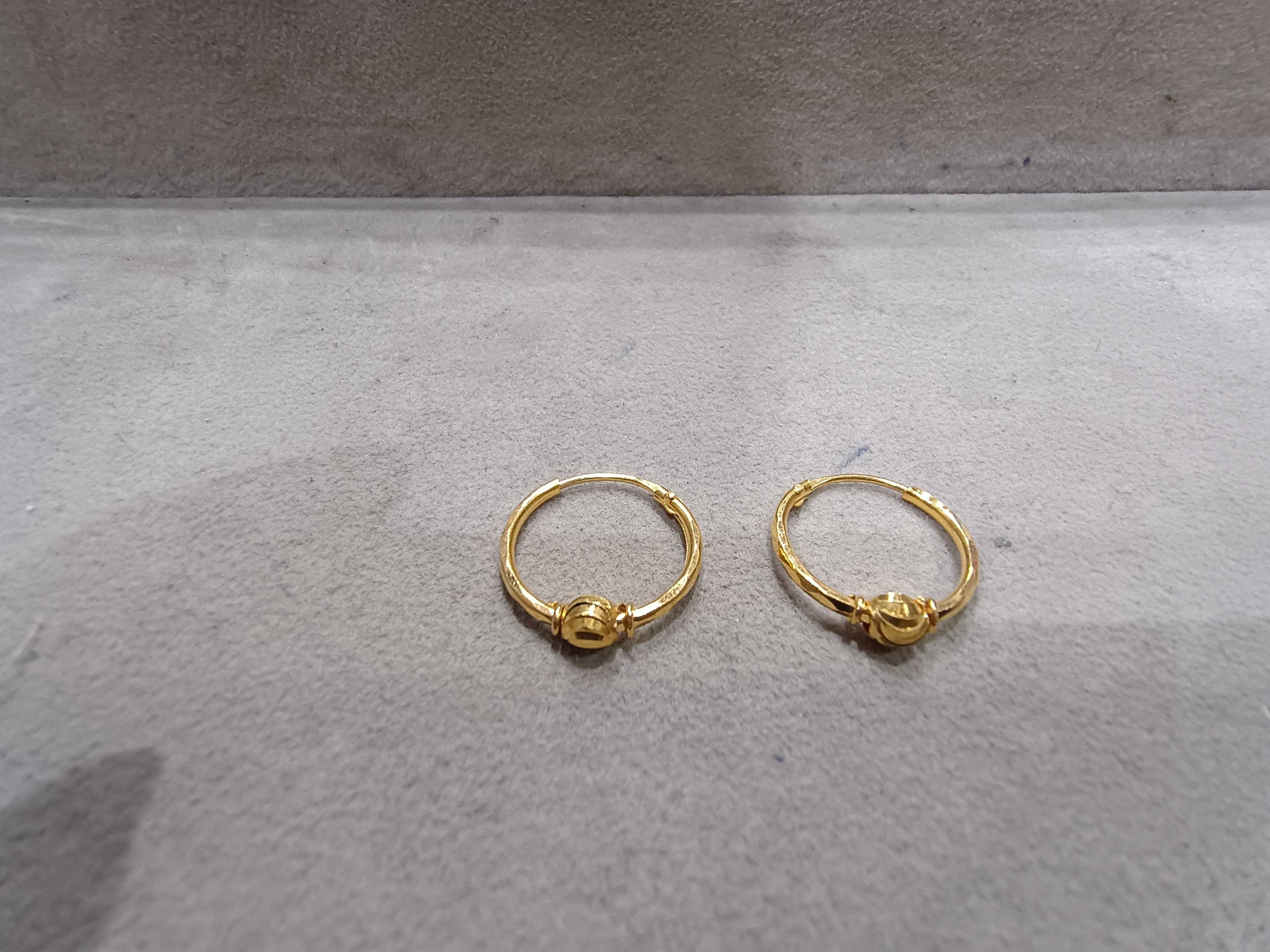 Gold Vertical Single Goli Bali - Stylish Elegance