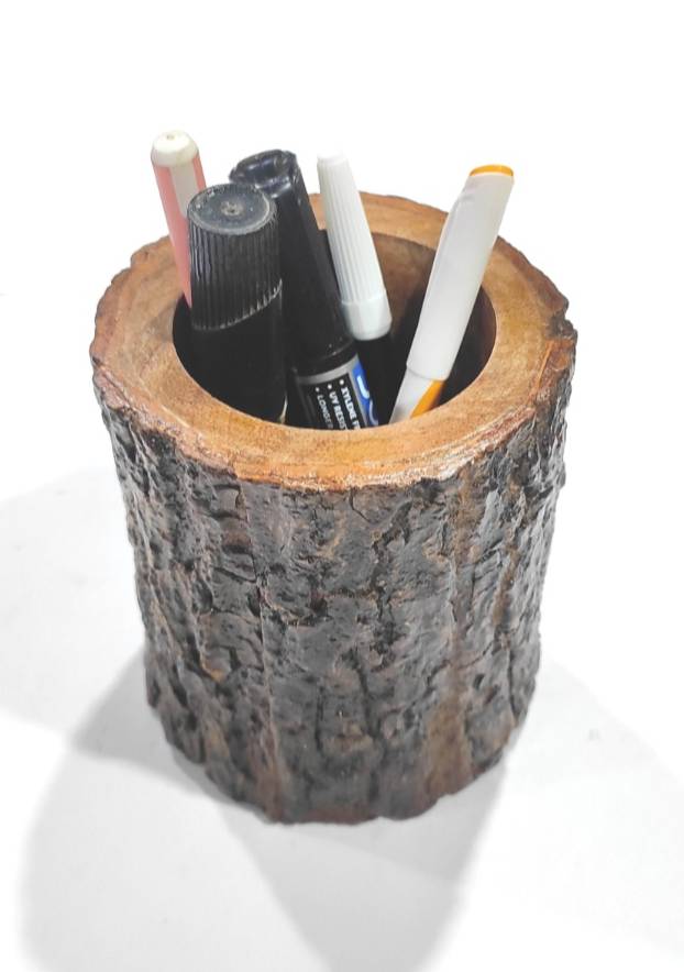 Wooden Pen Holder in Bijnor: Natural Tree Bark NOBEL HANDICRAFTS 1 NAGINA, Nagina, Uttar Pradesh, 246762