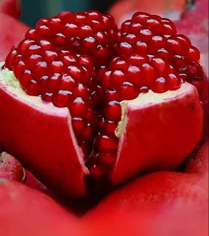 Fresh and juicy pomegranates available at Karan Singh in Gurdaspur — vibrant color and rich texture