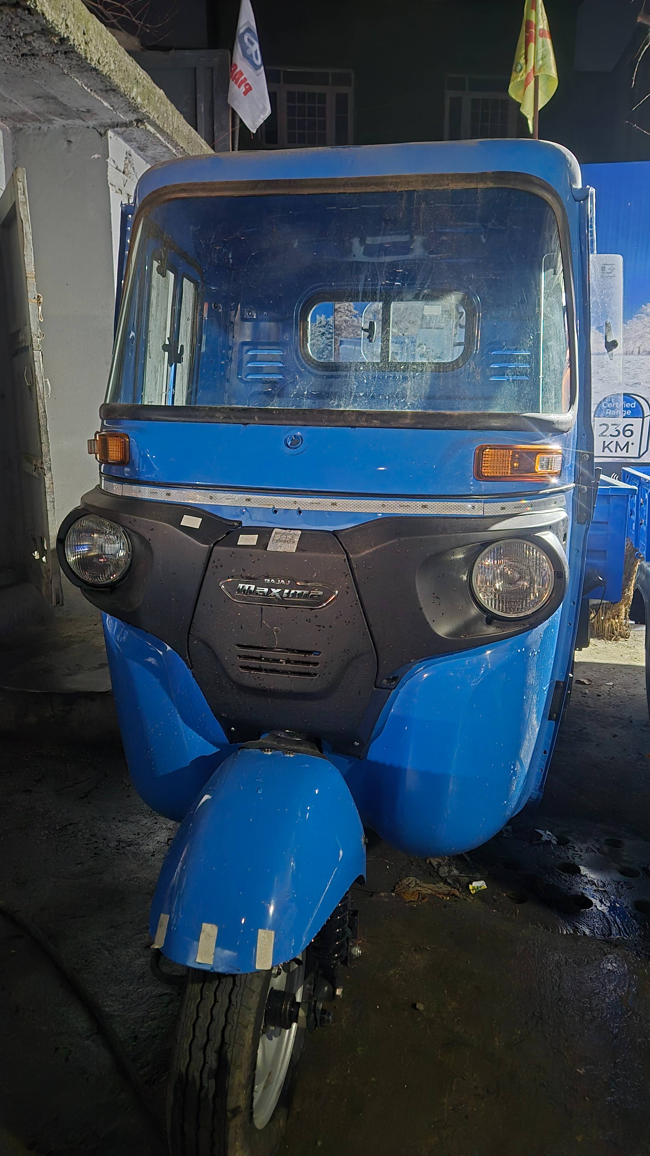 UNIVERSAL AUTOMOBILES - Bajaj Maxima Diesel 3 Wheeler in Srinagar in Srinagar