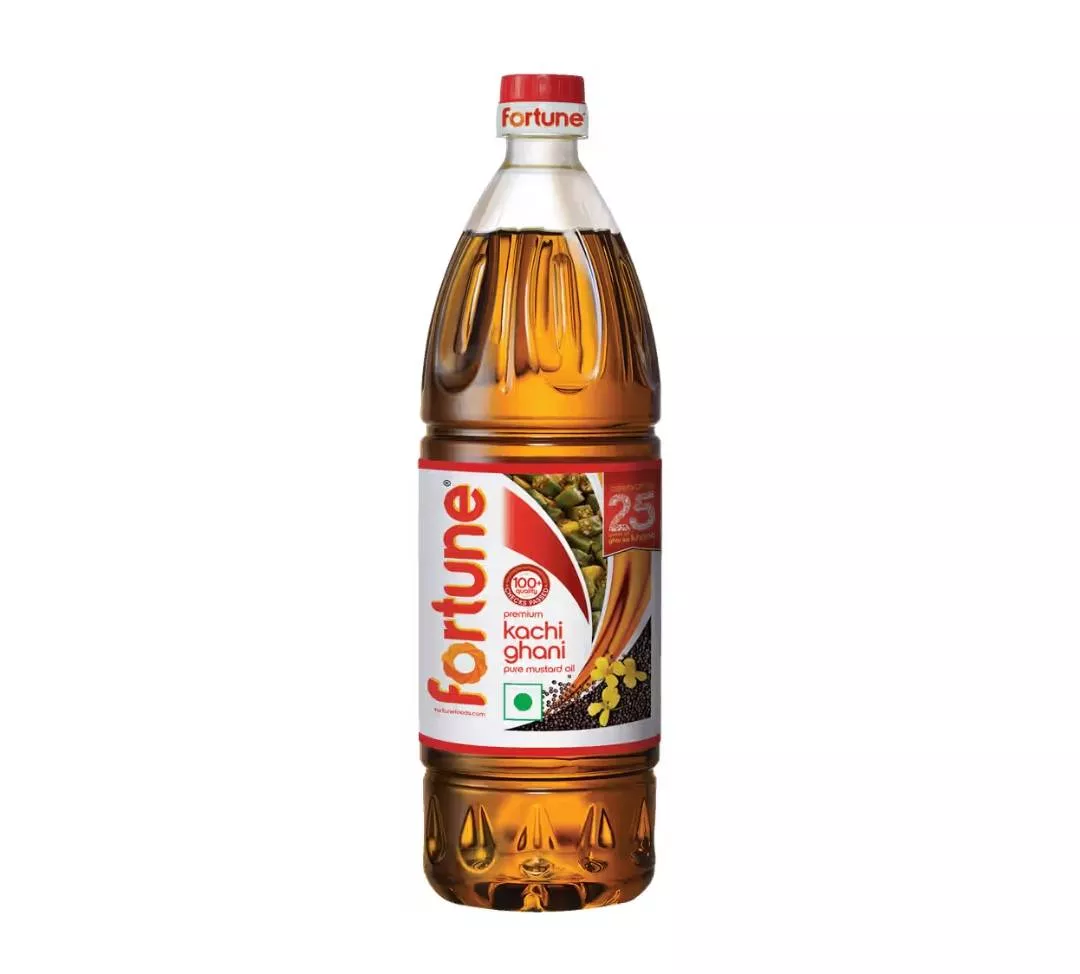 Fortune Kachi Ghani Mustard Oil bottle with vibrant label showcasing the product in Jalandhar, highlighting its rich flavor a