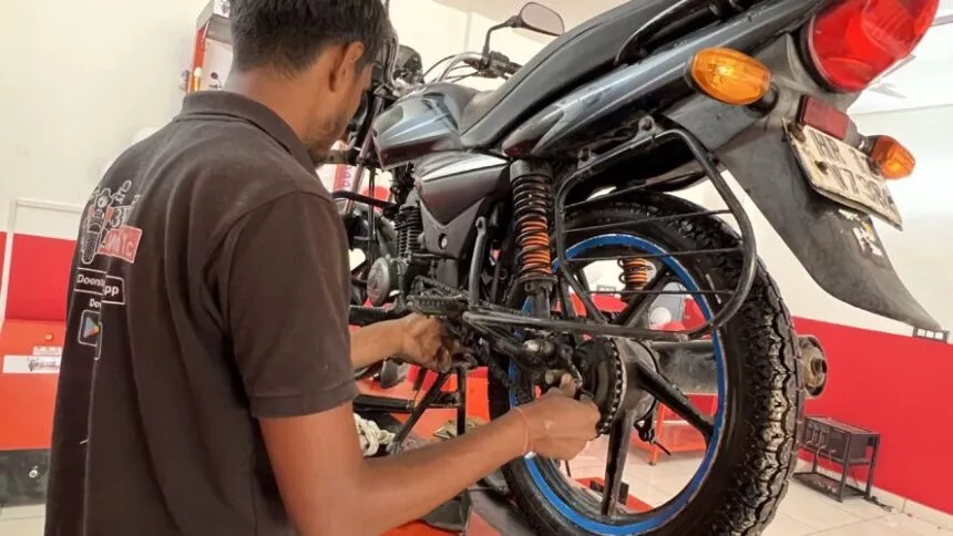 Professional bike chain maintenance service at AZAD MOTORS in JANSUI — ensuring optimal performance and longevity.