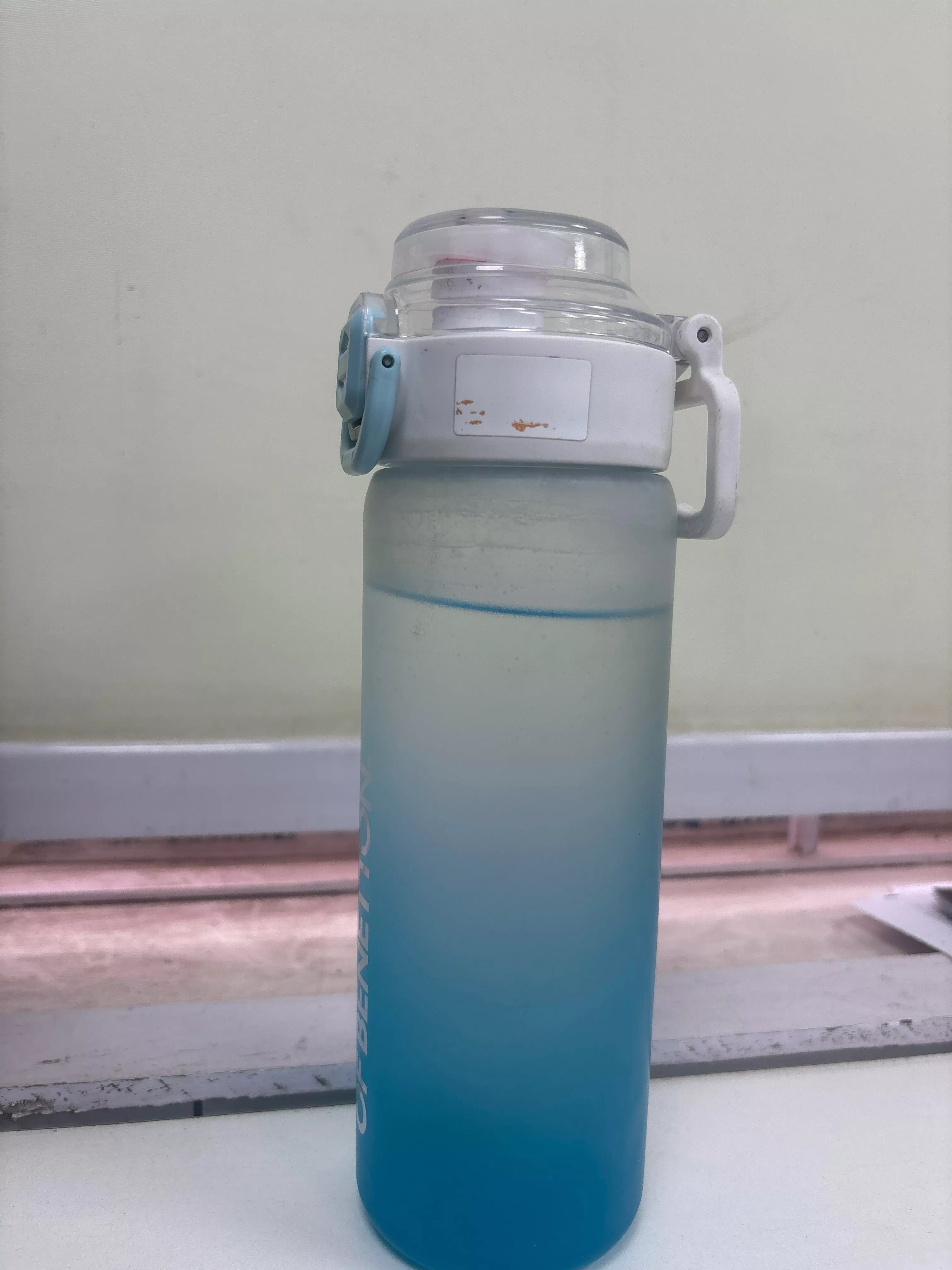Gradient Blue Water Bottle featuring a vibrant gradient design, perfect for hydration in KARBI ANGLONG